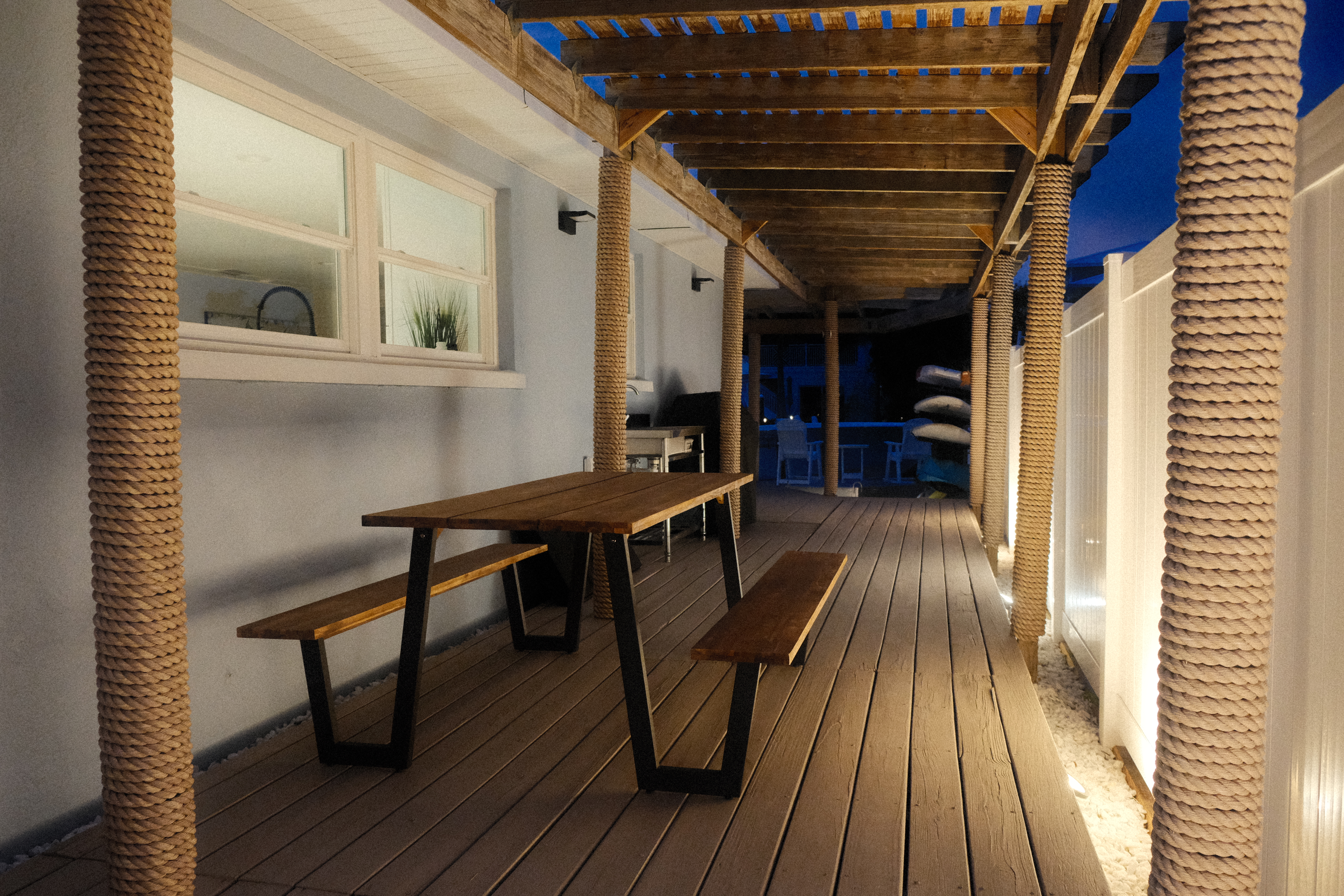 Side deck dining